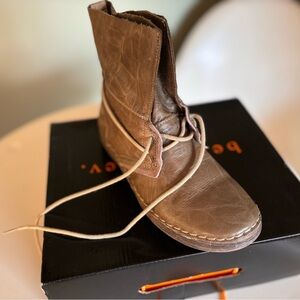 Bernie Mev Hanzel Tan Round Toe Casual Ankle Boots Shoe Womens 37, NEW in box.